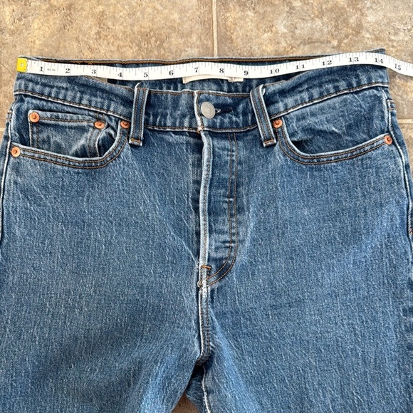 Levi's Premium Wedgie Straight Buttonfly Crop Raw Hem Women's Jeans size READ - Picture 10 of 16